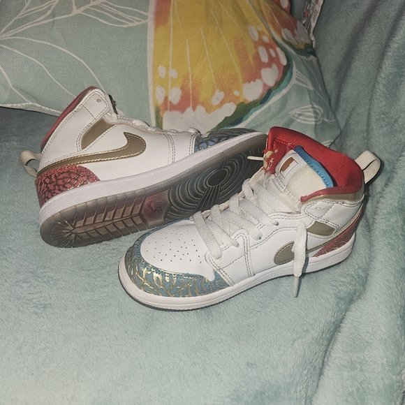 Jordan 1 Mid Unc To Chi Size 13C Kids' White, Gold, Red, and Blue Sneakers - Picture 13 of 16